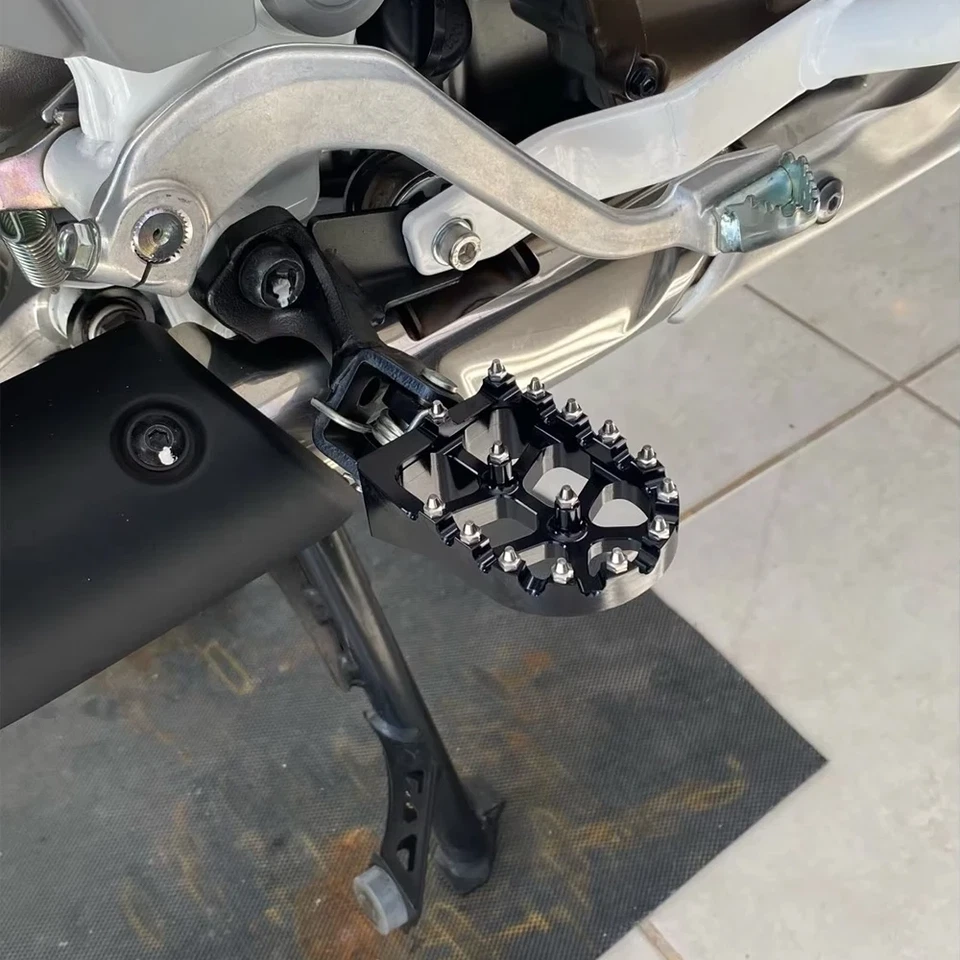 Black Foot Pegs Foot Pedals For Kawasaki KX250 250F 250X 450 450X 450F KLX450R Foto 3 de 4