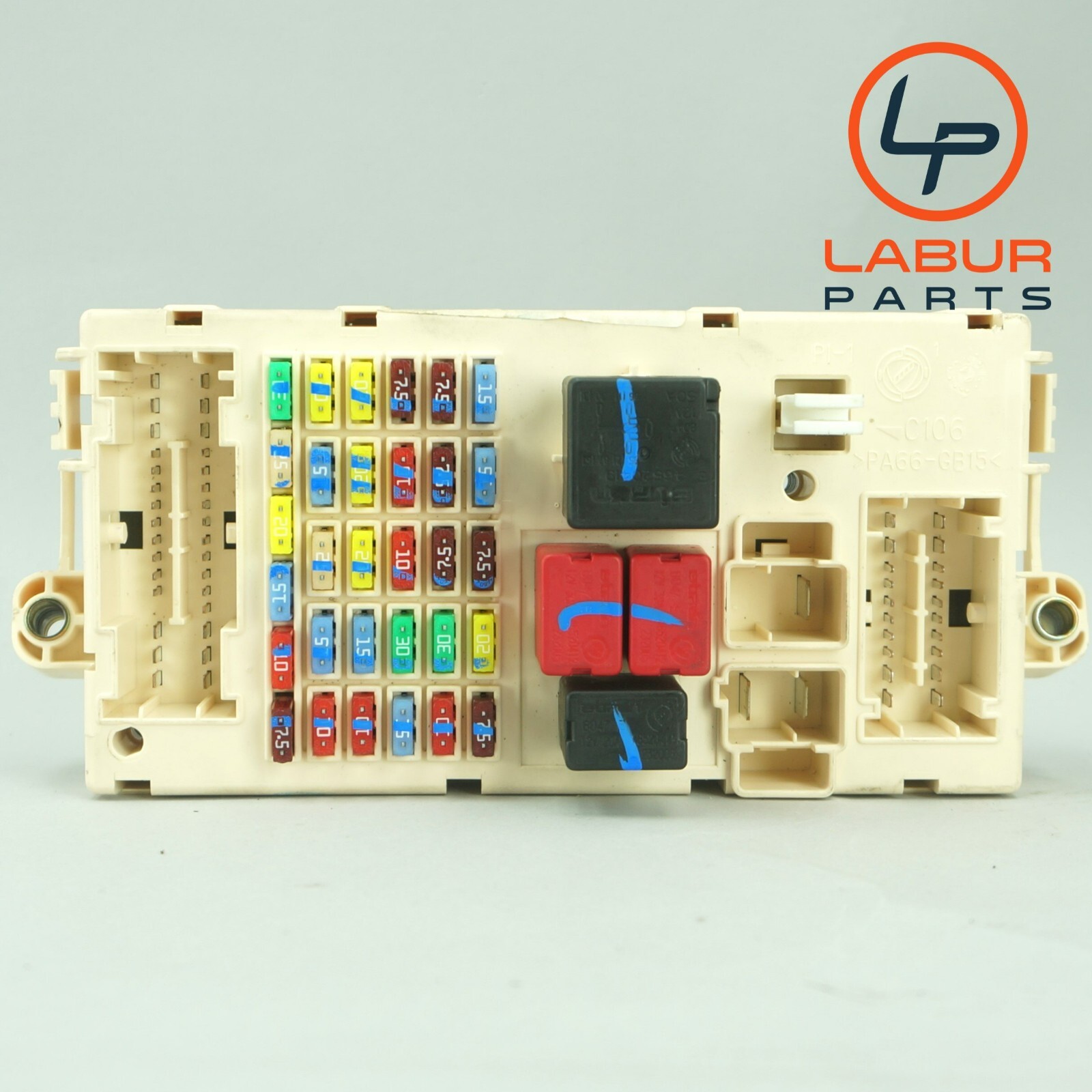 M139 03-19 Maserati GranTurismo Quattroporte Front Relay Fuse Box B978