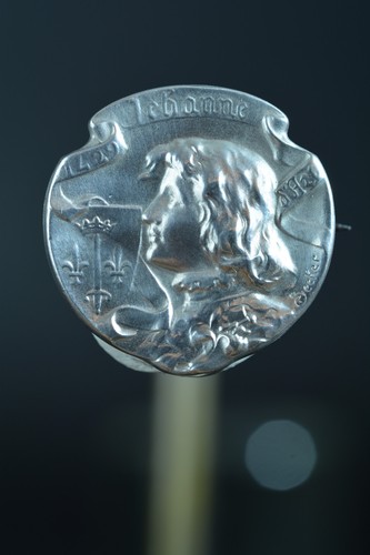 Sterling silver Religious Brooch St Joan of Arc signed Becker - Photo 1 sur 2
