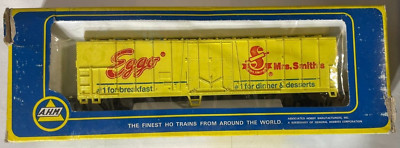 AHM HO - 50' ft. Reefer Box Car - Eggo / Mrs. Smith