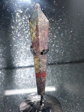 Drachenblutstein Zauberstab 87,9 g mit Ständer - polierter Heilstab