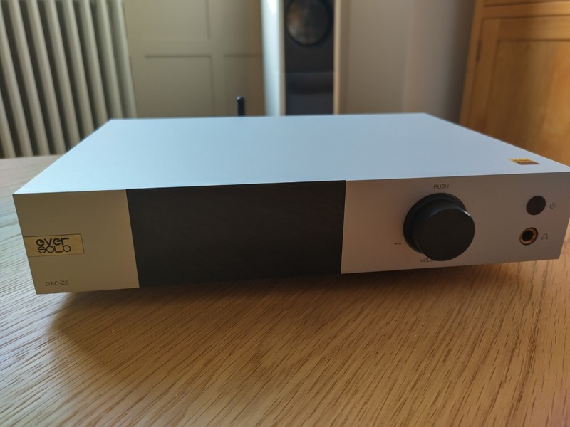 Eversolo Dac-Z6 pre-amplifier dac and headphones outlet in silver with remote