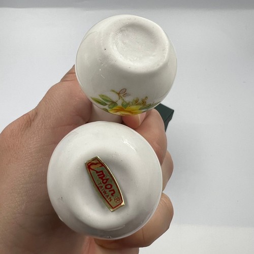 Vintage Lot 2 Miniature Bud Vase Tiny Vase 4" Tall Emson Taiwan Yellow Rose - Picture 6 of 9