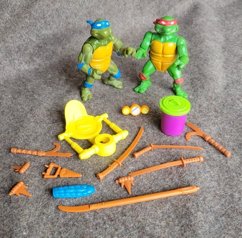 1988 TMNT Teenage Mutant Ninja Turtles Figures Weapons Lot