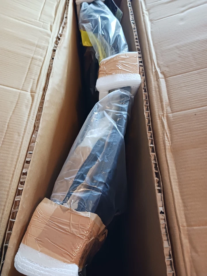 Pantalla curva Minuteman International negra de 3 paneles Foto 2 de 4