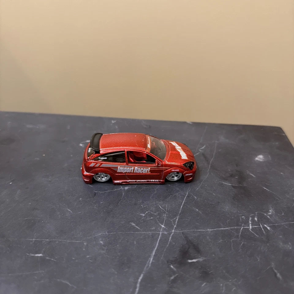 Ford Focus Import Racer 2002 escala 1:64 Jada rojo Foto 4 de 4