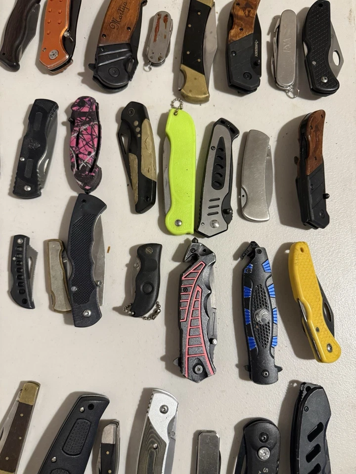 MYSTERY Lot of Folding Pocket Knives by the Pound Random Mix READ DESCRIPTION L5 - Image 4 of 4