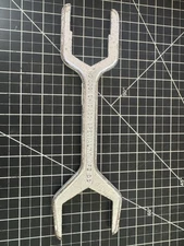 Chicago Specialty Mfg. Co. No. 3001 – Malleable Iron 3-in-1 Spud Wrench – USA