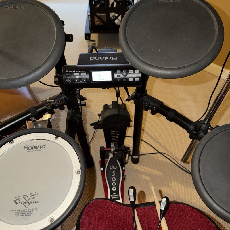 Roland TD-4 V-Drums, Simmons DA200 Drum Amp/Speaker Combo