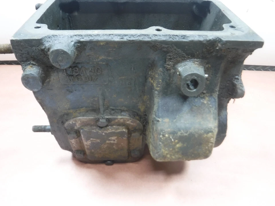 Carcasa de transmisión manual Jeep International T18A OEM de fábrica envío gratuito Foto 2 de 4