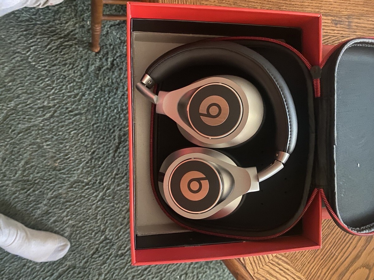 Beats By Dr. Dre Executive Silver Wired Noise Cancelling