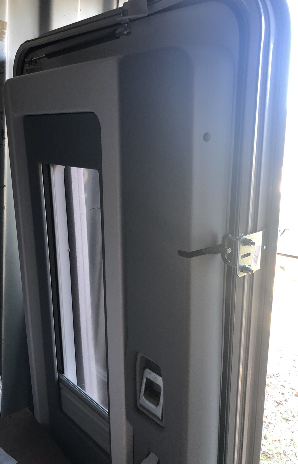 ITASCA / WINNEBAGO Entry Door w/ Window / Latch Part 329933 01 06A