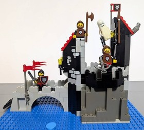 LEGO 6075 Wolfpack Tower + Wagon + Boat Castle Minifigures