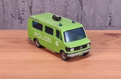   SIKU 1627 Mercedes 208 Polizei grün W.-Germany   Mannschaftswagen