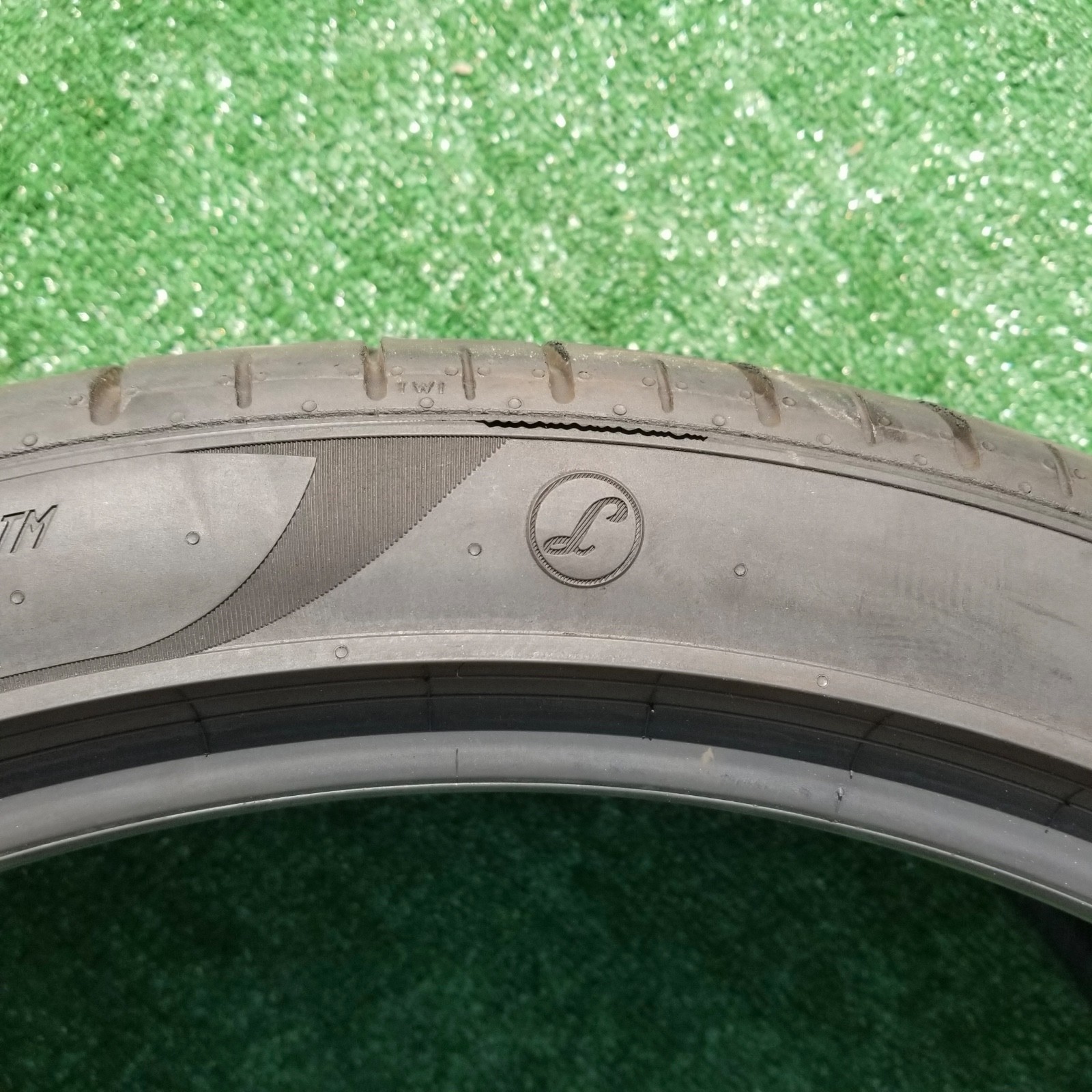 285/35R23 Pirelli P Zero Tire PZ4 Lamborghini Urus 285/35ZR23 285 35 23 107Y 70%