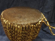 Percussion Dun Dun Afrikanische Trommel. Tierfell über Holz. 160mm. Guter Zustand