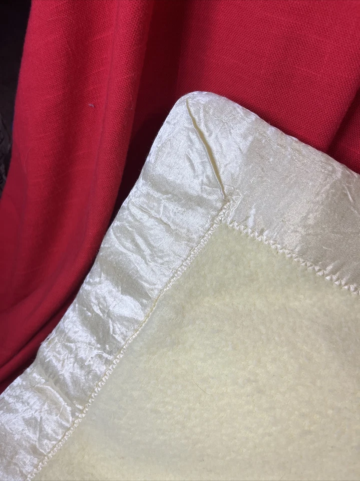 Manta para bebé borde satinado amarillo cuna todo uso vintage años 50 medio centavo Foto 2 de 4