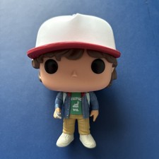 Funko Pop! Vinilo: Stranger Things - Dustin Henderson (con brújula) #424 fuera de caja