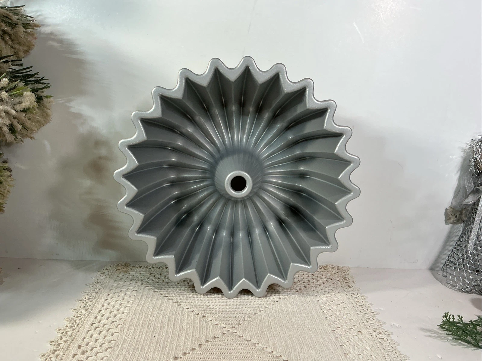 Nordic Ware BRILLIANCE BUNDT Cake Pan ~ 10 C/ 2.4L ~ NICE!