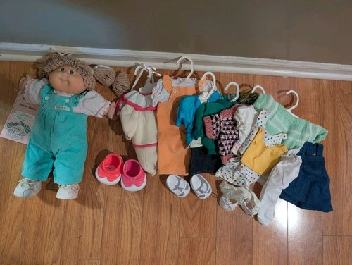 VINTAGE CABBAGE PATCH DOLL with original birth cert & adopt cert,outfits,shoes