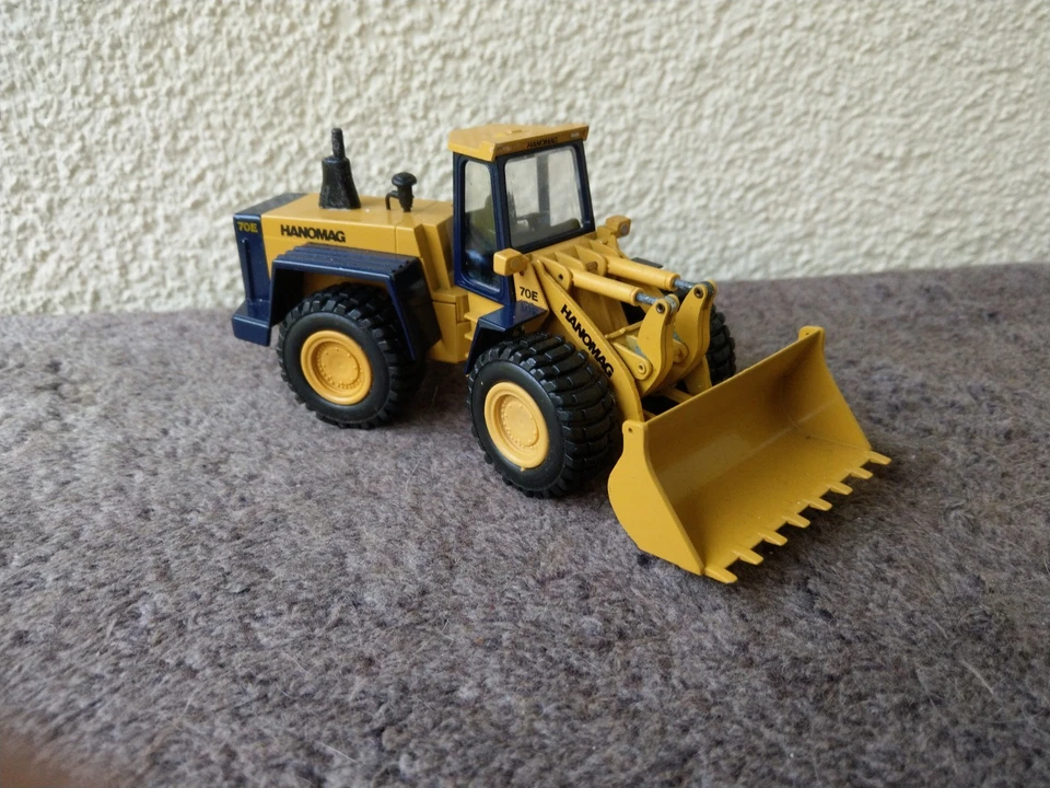Conrad Radlader Hanomag 70E 1:50 Modell 2425 - Bild 3 von 4