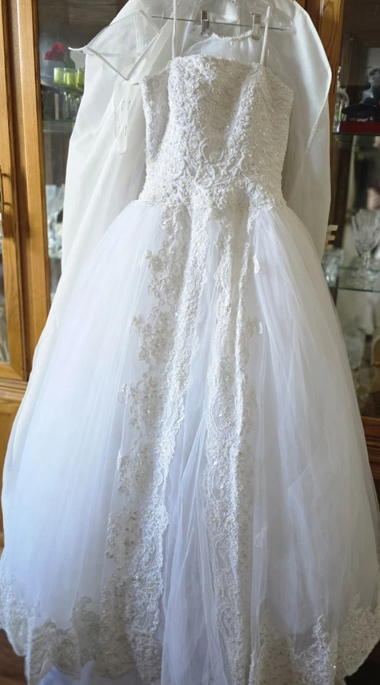Wedding Dress.  Oleg Casini  84270.   Size 4 Plain Vail Included - Image 2 of 4