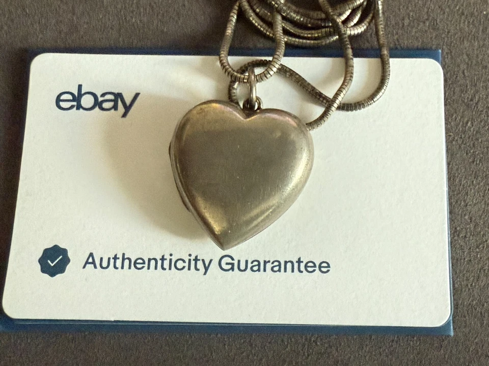 Tiffany&Co. vintage Collar medallón corazón plata de ley 26 pulgadas Foto 2 de 4