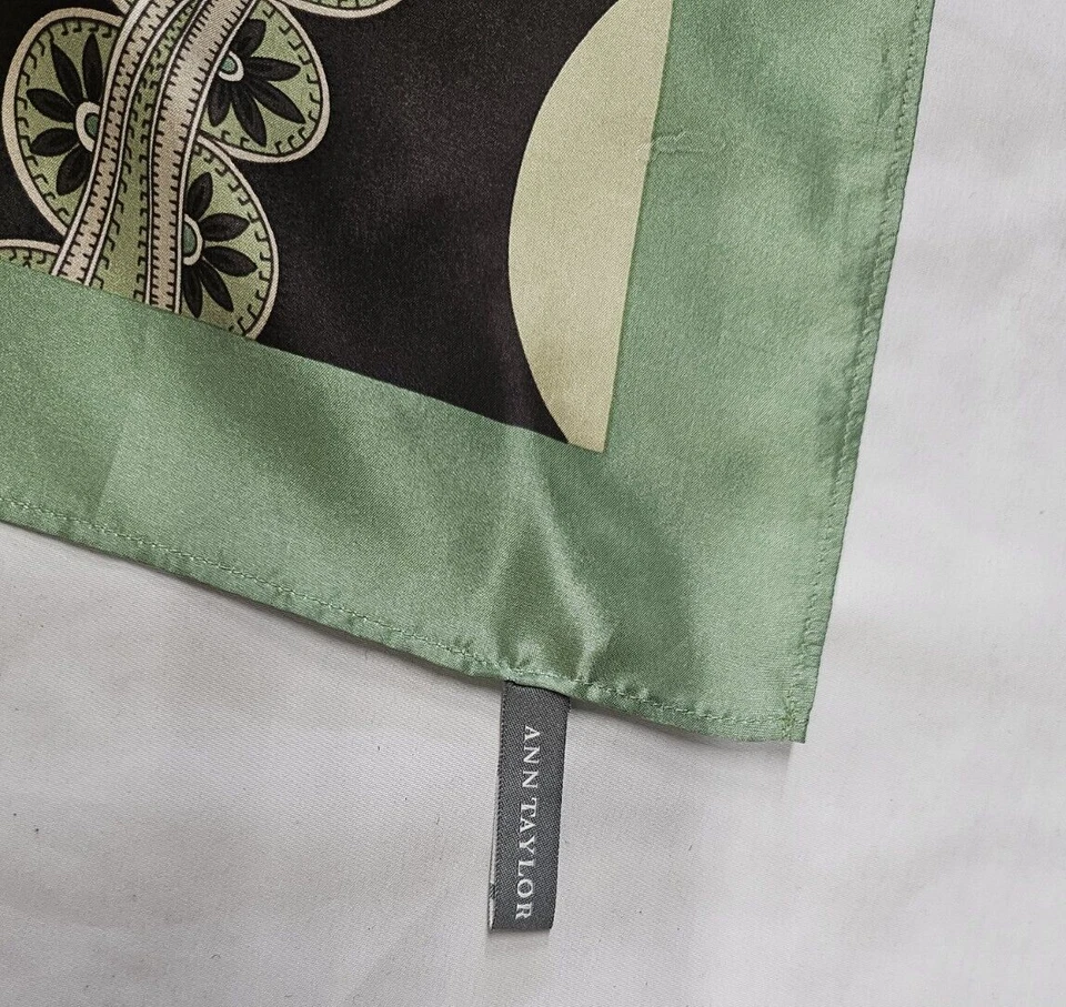 Bufanda cuadrada Ann Taylor verde y marrón floral 100 % seda 36" Foto 3 de 4