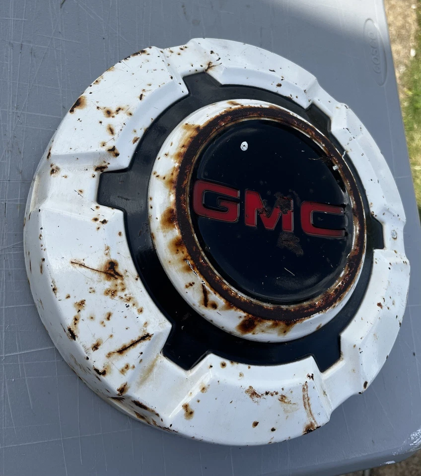 (1) 69-75 GMC Dog Dish 10 1/2" HUBCAP 1969-1975 C10 Truck 1/2 Ton 15" White C15 - Image 2 of 4