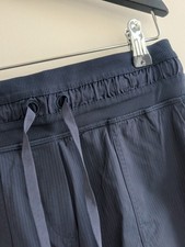 Lululemon Women s Dance Studio Crop Pants True Navy Sz 4 LW6AVQS