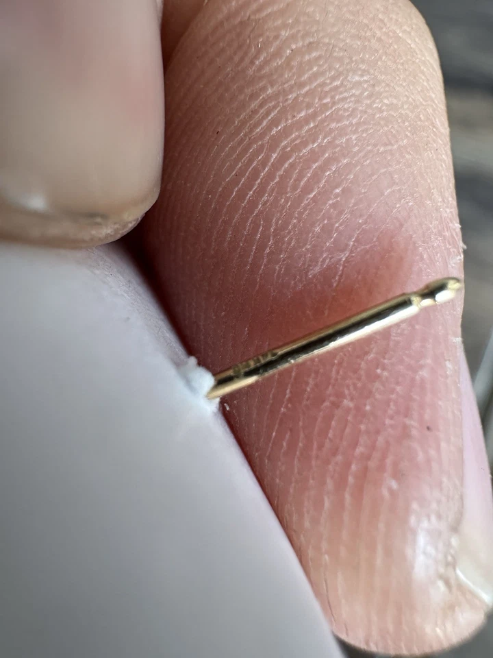 Aretes corazón amarillo 14K Foto 3 de 4