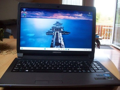 Medion Akoya P6638 - MD98418- Core i3 -500GB SSD-12GB RAM  Notebook Laptop