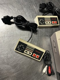 Nintendo NES Original Console Bundle Controller , Games