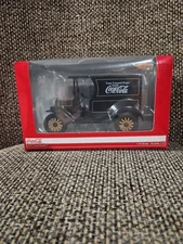 Coca Cola Motorcity Classics 1917 Ford Model T 1:24 Scale Die Cast Car Official 