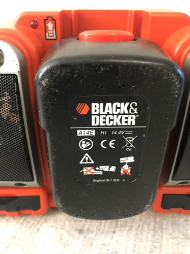 Black & Decker R143F2 Cordless 14.4V Site Radio AM/FM +Battery In Working Order - Picture 4 of 12