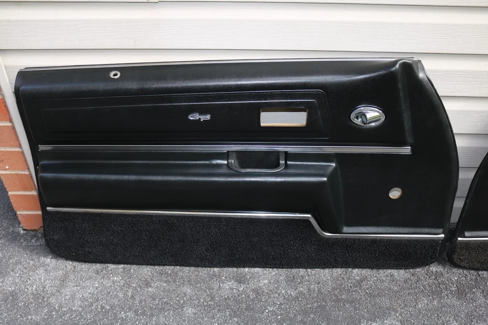 Pontiac Grand Prix 1970 70 paneles de puerta negros......¡Bonito!!! Foto 2 de 4