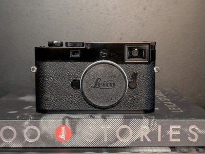 Leica M11 Glossy Black Paint, Box, Papers, 2 Batteries