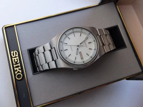 Vintage Seiko 5 Automatic  7009-316A Day Date Mens Watch.