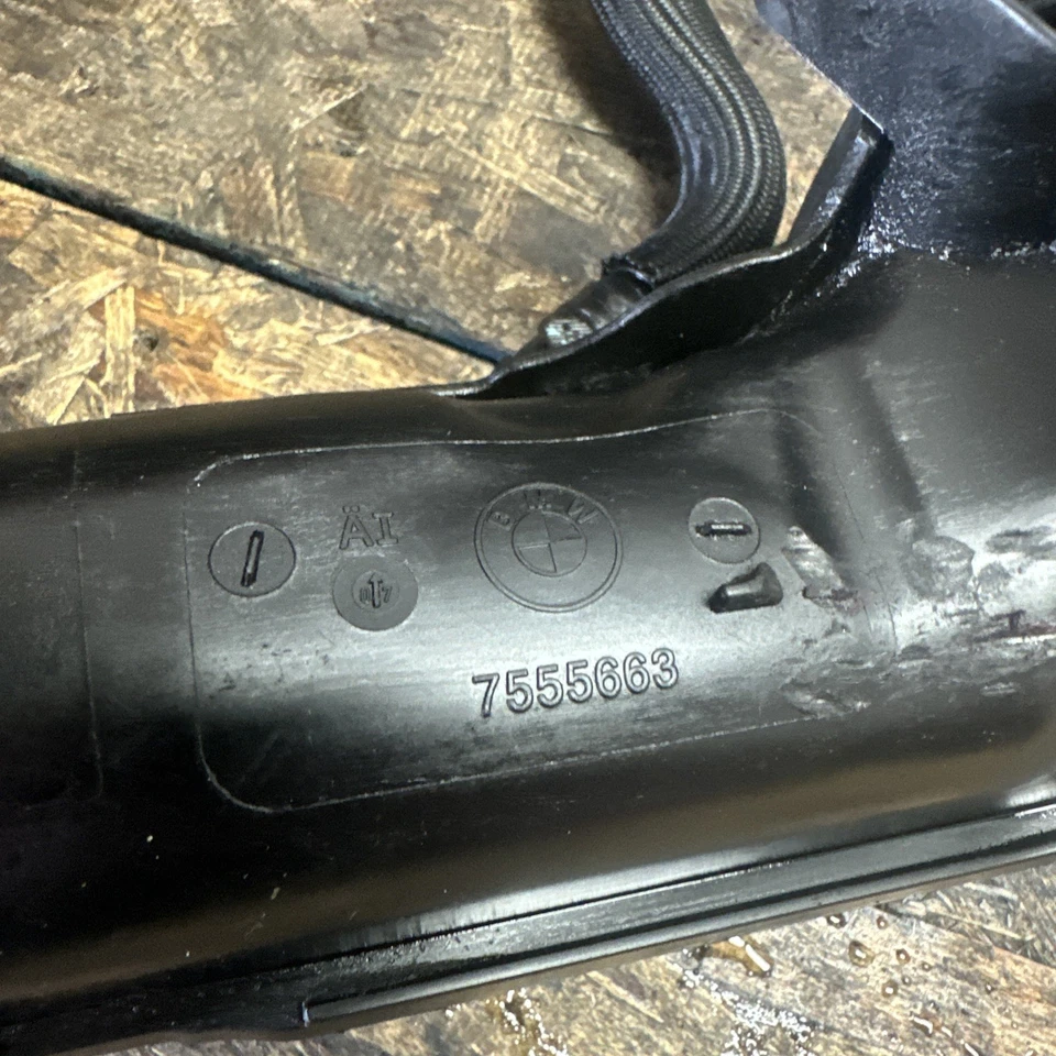 08-17 Colector de admisión de aire lado derecho BMW F12 650i 550i 750i 4,4 L V8 OEM Foto 2 de 4