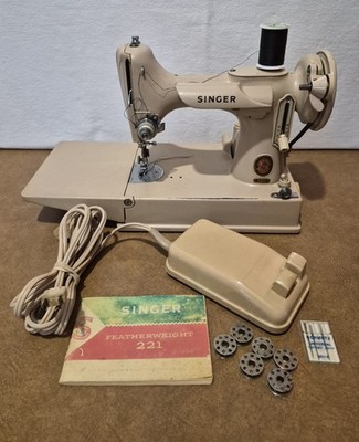 RARE 1961 Singer Tan Featherweight 221J Sewing Machine With Case NICE! WORKS