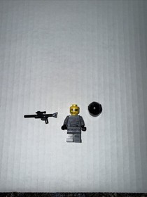 LEGO Space Police III Minifigure Officer #4 Dark Grey 5972 5973 Beard Genuine