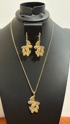 Xuping Jewelry Gold Pleated Butterfly Pendant Necklace Earring Set Gold-Toned