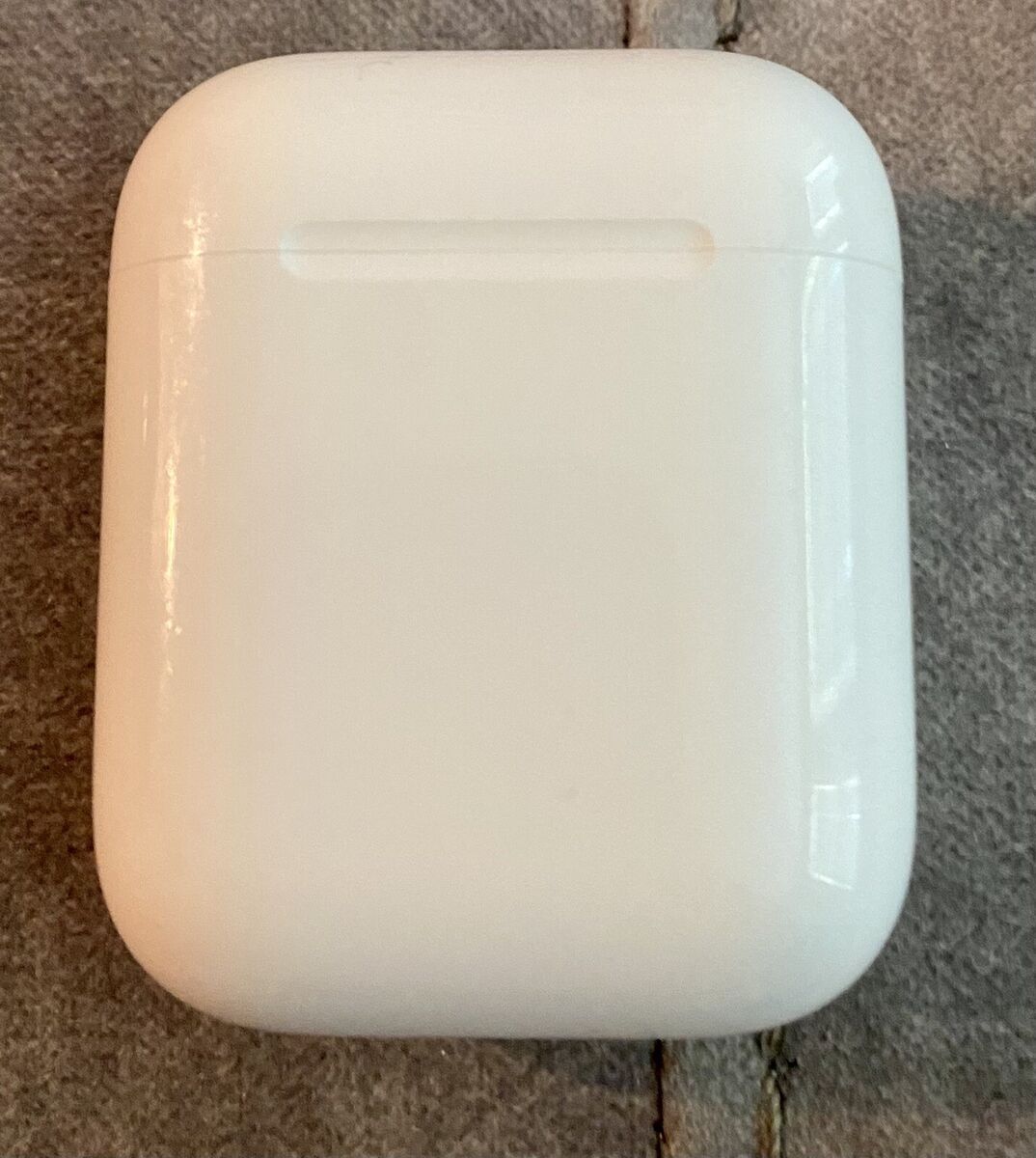 Apple AirPods 2nd Generation with Charging Case - White Apple AirPods 2nd Generation with Charging Case - White