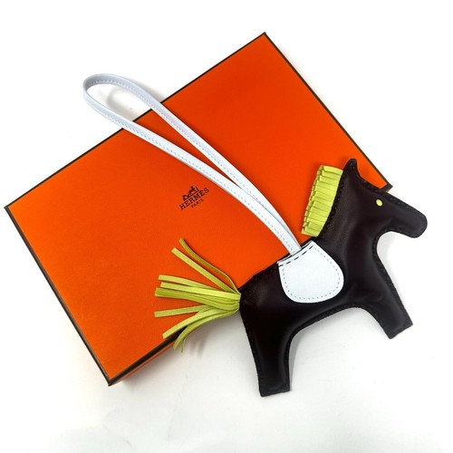 Charm borsa HERMES Rodeo Grigri MM Rouge Sellier Jaune Bourgeon Bleu Brume - Foto 4 di 13