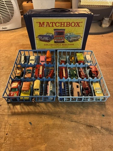 Vintage Matchbox Lesney Carry Case With Twenty Four Matchbox Early Cars Look
