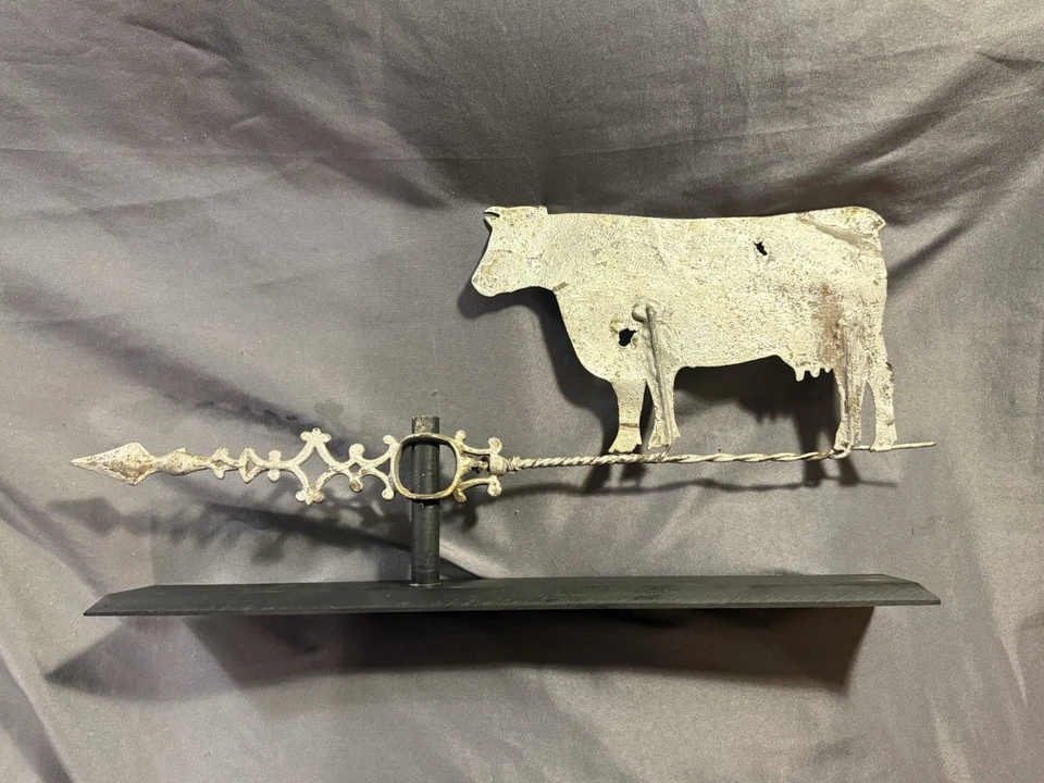 Antigua veleta Country Primitive pararrayos vaca con soporte Foto 2 de 4