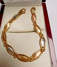 9ct Gold 3 colour  vintage bracelet  Weight 9.5 grams Length 7 inch Width 6.5mm