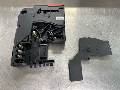 FRONT BATTERY PRE FUSE  BOX MERCEDES R172 SLK250 SLC43 SLC300 OEM
