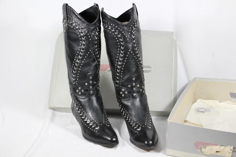 Botas Biondini negras tachonadas de cuero vintage EU38 talla US 8 --NECESITA REPARACIÓN DE TACÓN-- Foto 2 de 4