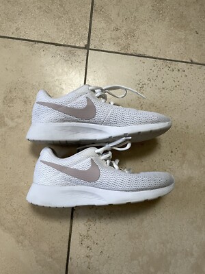 white nike womens tanjun